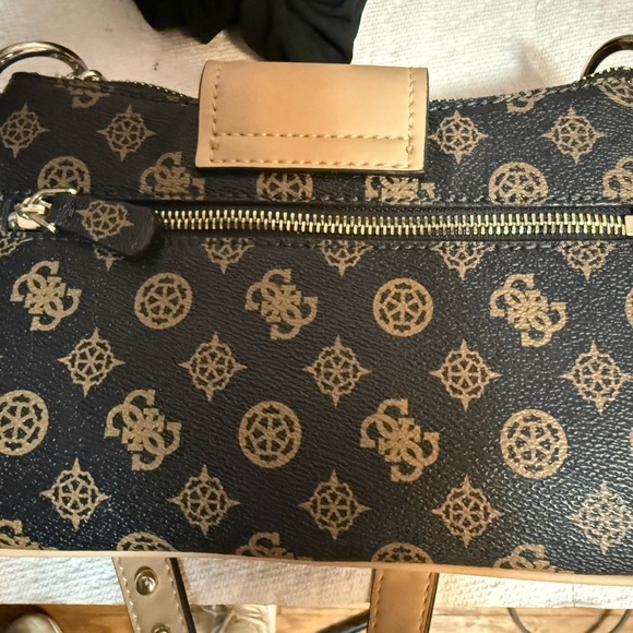 Guess bag - Picture 3 of 4